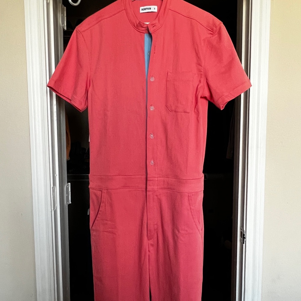 I am selling a RompHim salmon jumpsuit. Size Small. I’m 5’9, 30 waist and 170.